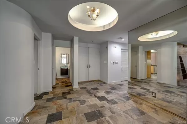 Studio City (los Angeles), CA 91604,12841 Bloomfield #103