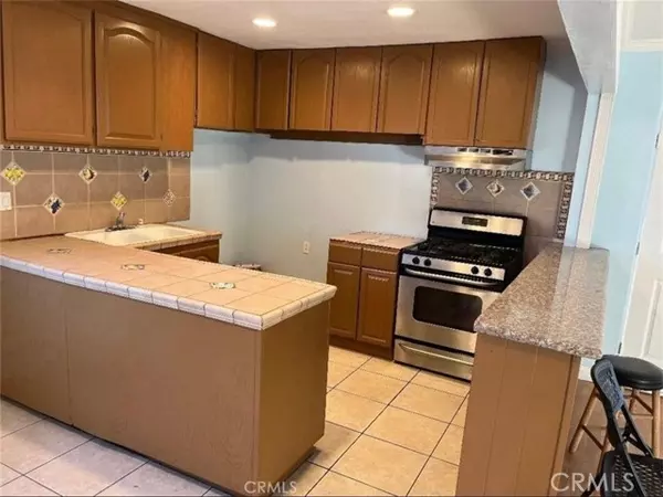 Reseda (los Angeles), CA 91335,6670 Aura