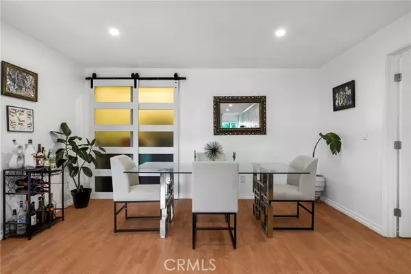 Tarzana (los Angeles), CA 91356,18530 Hatteras Street #213