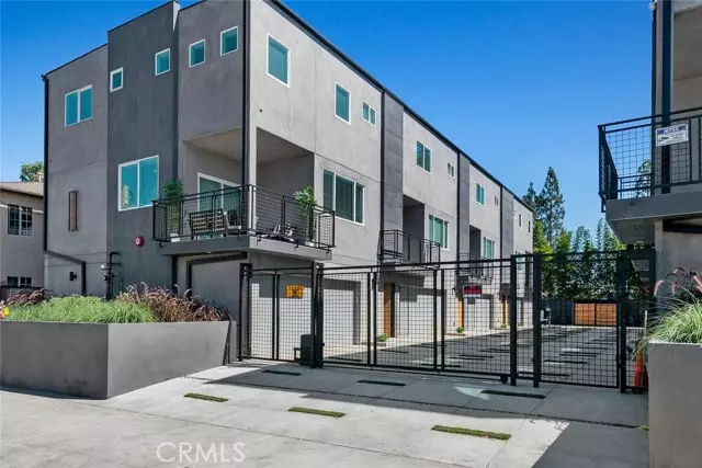 Los Angeles, CA 91405,13538 Vanowen Street #5