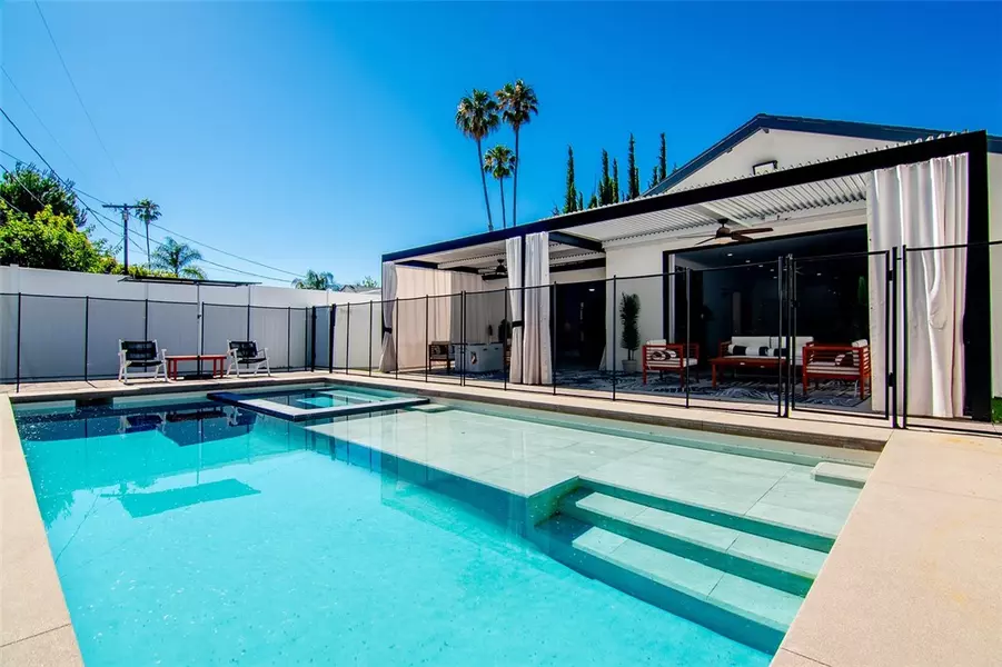 18328 Bessemer, Tarzana (los Angeles), CA 91335