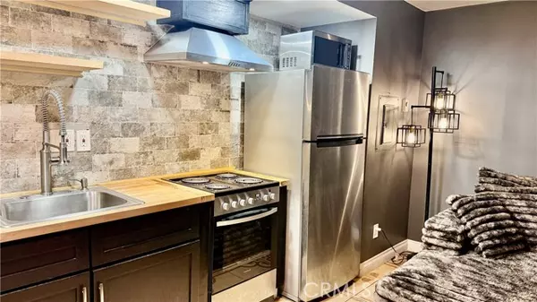 North Hollywood (los Angeles), CA 91605,7904 Laurel Canyon #12