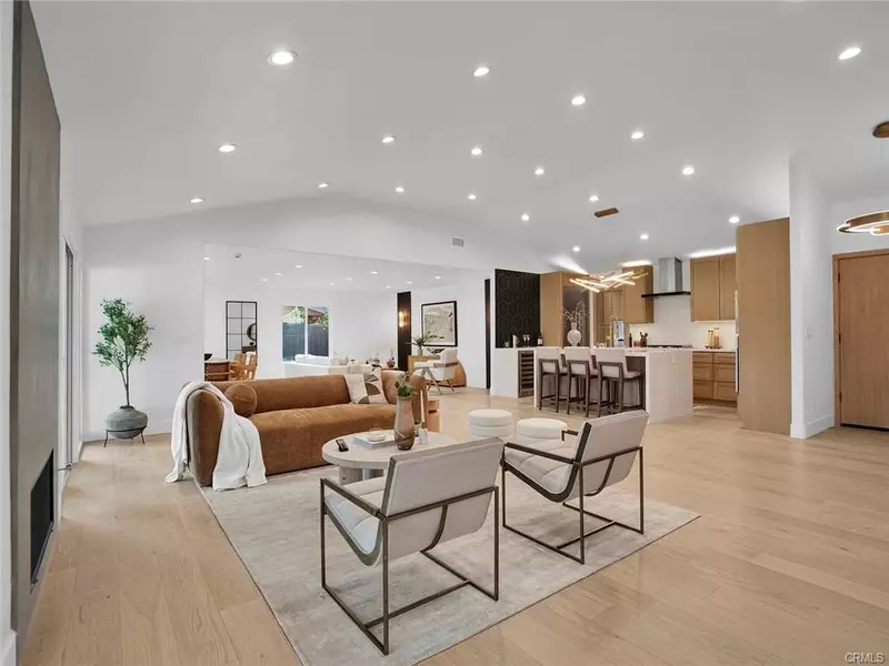 24100 Philiprimm Street, Woodland Hills (los Angeles), CA 91367