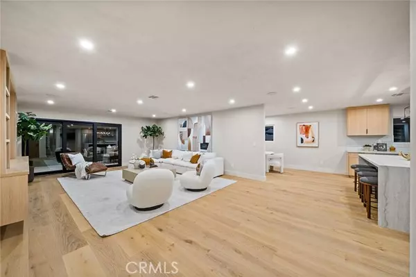 Encino (los Angeles), CA 91436,5157 Woodley Avenue