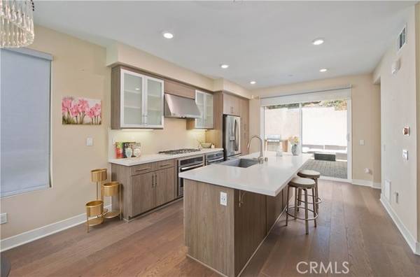 Los Angeles, CA 90068,6749 W Gill