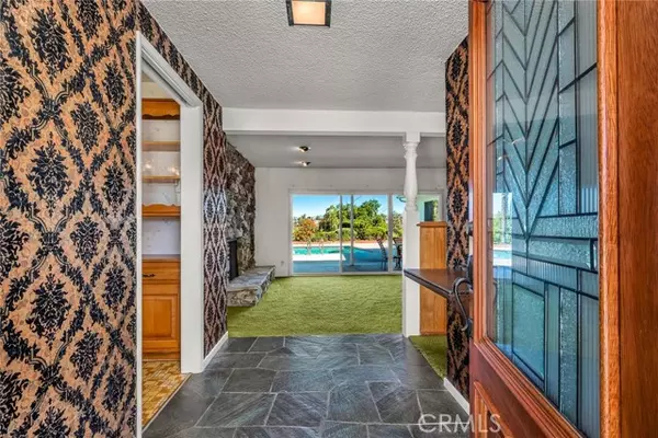 Woodland Hills (los Angeles), CA 91367,23717 Crosson Drive