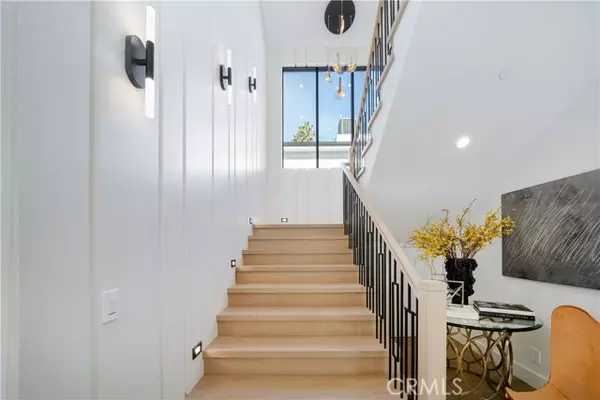 Studio City (los Angeles), CA 91604,12207 Valleyheart Drive