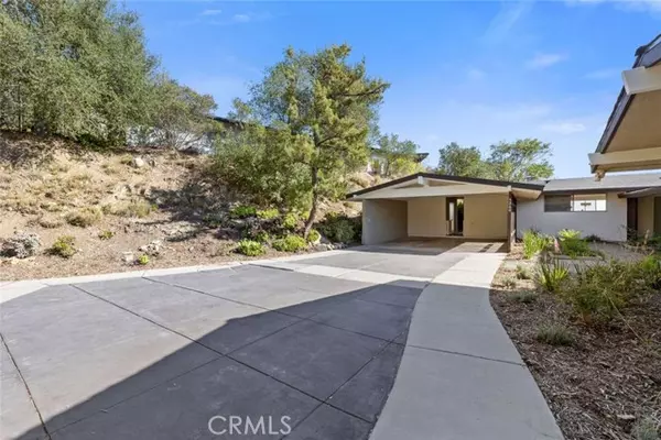 La Canada Flintridge, CA 91011,5260 Gould Avenue