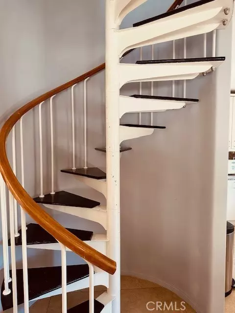 Encino (los Angeles), CA 91316,5230 Louise