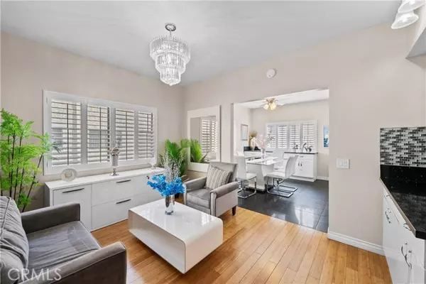 15053 Sherman Way #A, Van Nuys (los Angeles), CA 91405