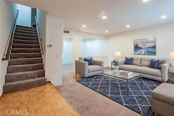 22038 Vanowen Street #113, Woodland Hills (los Angeles), CA 91303