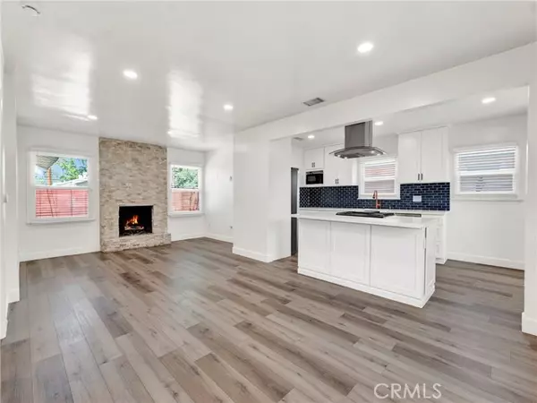 Los Angeles, CA 91406,7517 Louise Avenue