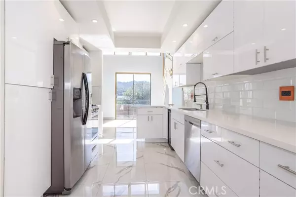 Sherman Oaks, CA 91423,13331 Moorpark Street #319