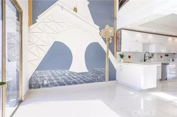 Sherman Oaks, CA 91423,13331 Moorpark Street #319