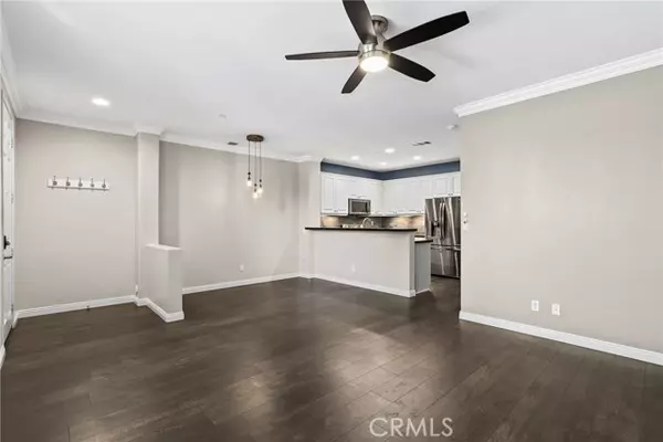 Valencia (santa Clarita), CA 91354,24088 Avocado Lane