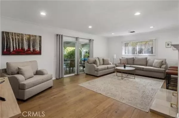 22335 Kittridge Street, Woodland Hills (los Angeles), CA 91303