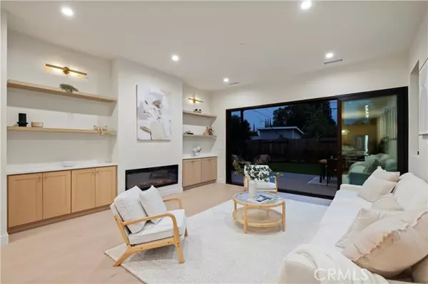 Encino (los Angeles), CA 91316,17446 Hatteras Street