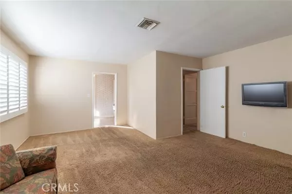 Burbank, CA 91505,2237 N Valley