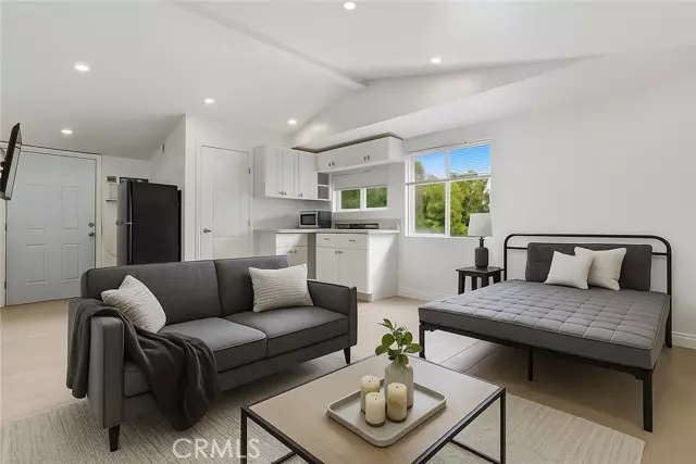 Woodland Hills (los Angeles), CA 91367,5718 Comanche Avenue