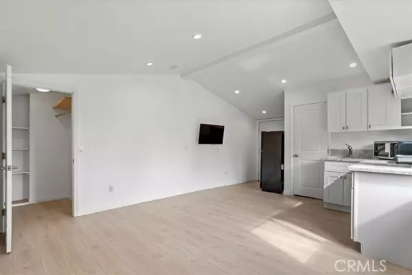 Woodland Hills (los Angeles), CA 91367,5718 Comanche Avenue