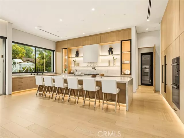 Woodland Hills (los Angeles), CA 91367,22924 Erwin Street