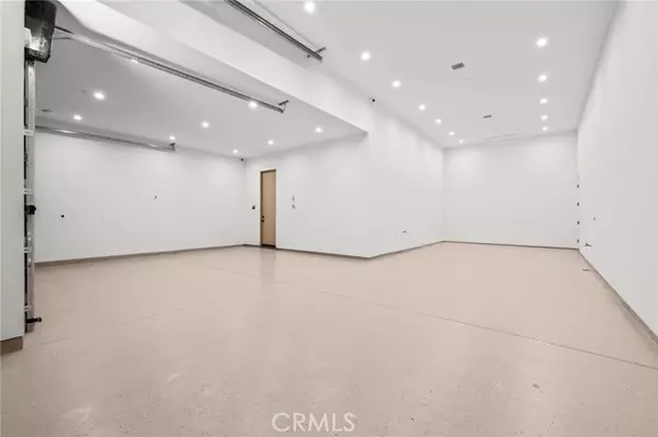 Woodland Hills (los Angeles), CA 91367,22924 Erwin Street