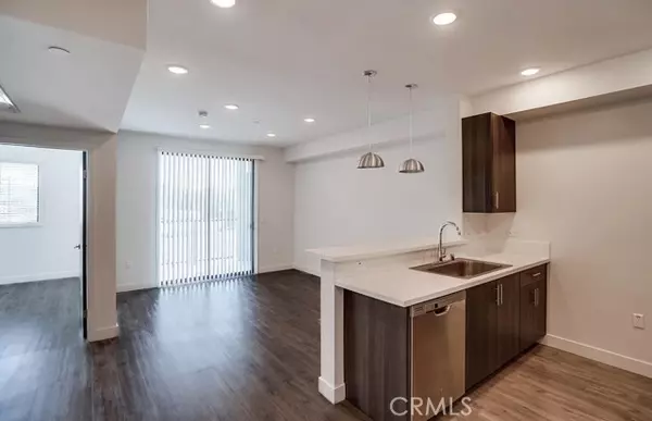 Van Nuys (los Angeles), CA 91401,6015 Woodman Avenue #301