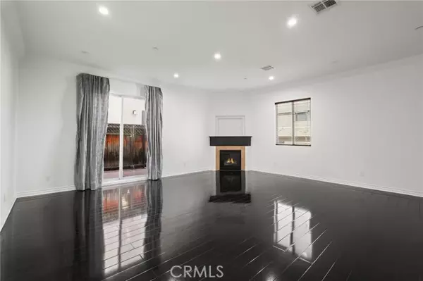 Chatsworth (los Angeles), CA 91311,10235 Independence Avenue #5