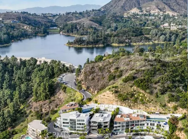 Los Angeles, CA 90068,6422 W Weidlake Drive