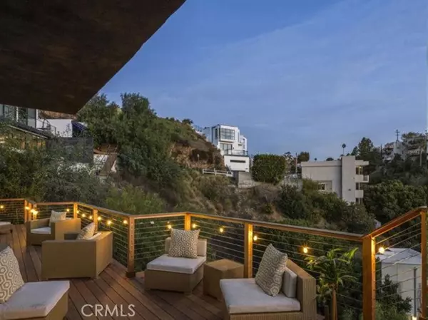 Los Angeles, CA 90068,6422 W Weidlake Drive