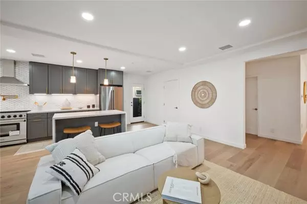 Sherman Oaks, CA 91401,14328 Emelita Street