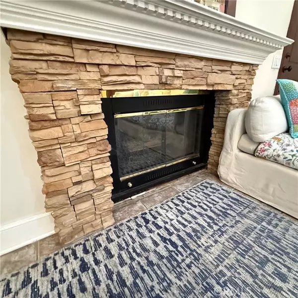 Newhall (santa Clarita), CA 91321,25225 Avenida Dorena