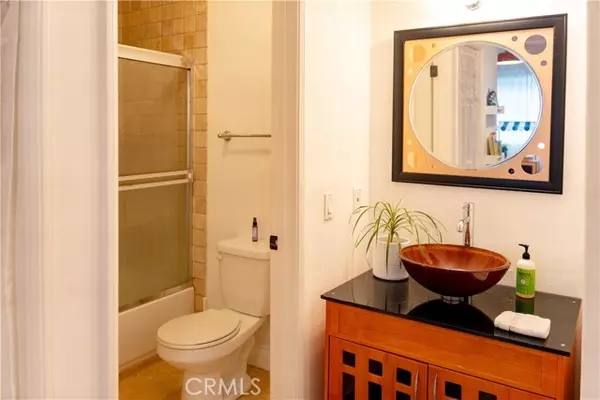 Studio City (los Angeles), CA 91604,4128 Whitsett #101