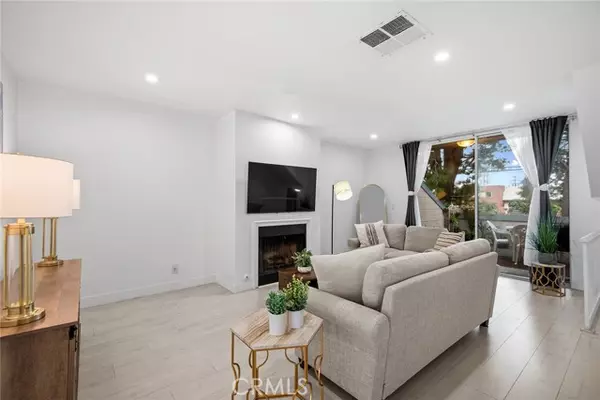 Chatsworth (los Angeles), CA 91311,9901 Independence Avenue #D