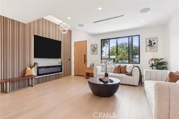 North Hollywood (los Angeles), CA 91605,8006 Lloyd Avenue