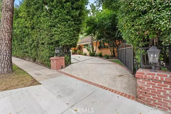 Beverly Hills, CA 90210,1138 Coldwater Canyon Drive