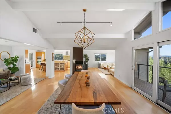 23722 Summit, Calabasas, CA 91302