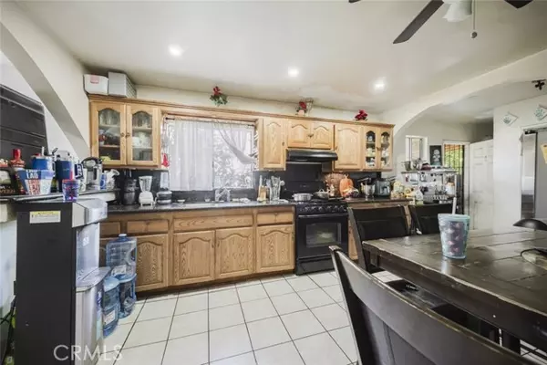 San Fernando, CA 91340,907 5th Street