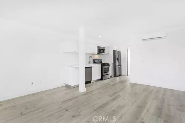 North Hollywood (los Angeles), CA 91606,6745 Laurel Canyon #205