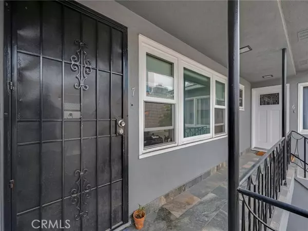 Long Beach, CA 90802,933 E 1st Street #7