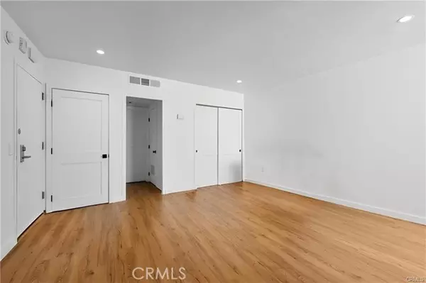 Los Angeles, CA 90046,7250 Franklin #406