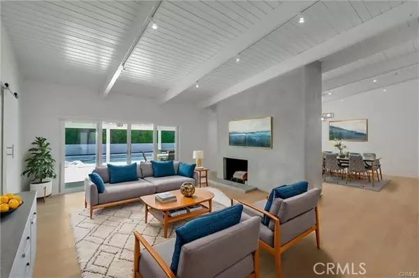 Woodland Hills (los Angeles), CA 91367,24216 Calvert Street