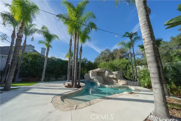 Encino (los Angeles), CA 91316,17437 Oak Creek Court