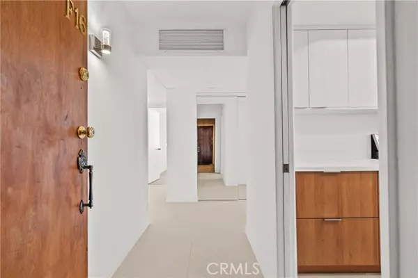 Los Angeles, CA 90077,2385 Roscomare #F16