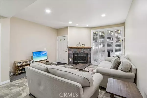 Valencia (santa Clarita), CA 91355,24111 Del Monte #3