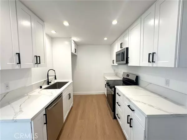 Reseda (los Angeles), CA 91335,6860 Aura Avenue