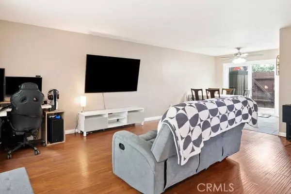 North Hills (los Angeles), CA 91343,8414 Columbus Avenue #15