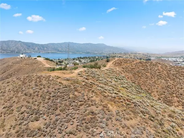 Lake Elsinore, CA 92532,1 Summit