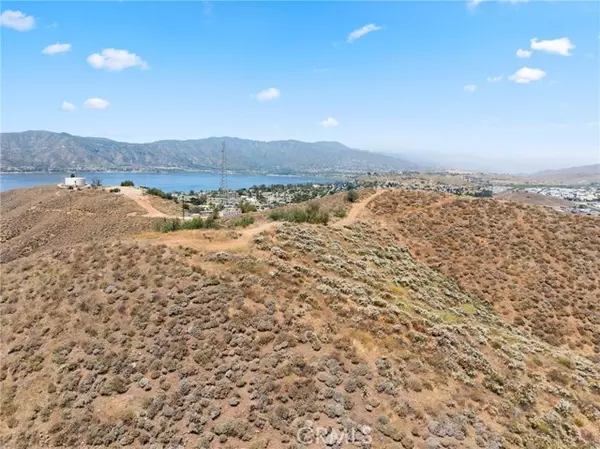 Lake Elsinore, CA 92532,1 Summit