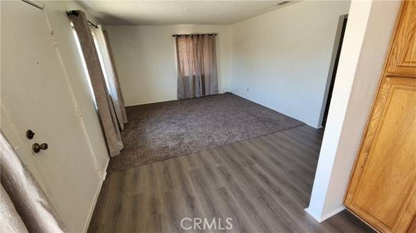 1175 W Oakland Avenue, Hemet, CA 92543